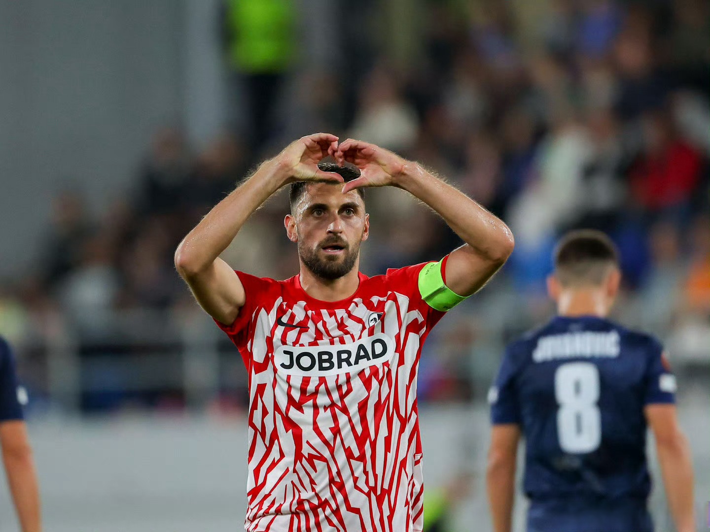 爱游戏正版-赛前突围战来临，托特纳姆围绕欧联篮板制胜，底气十足，球队文化再被提及(托特纳姆阵容)